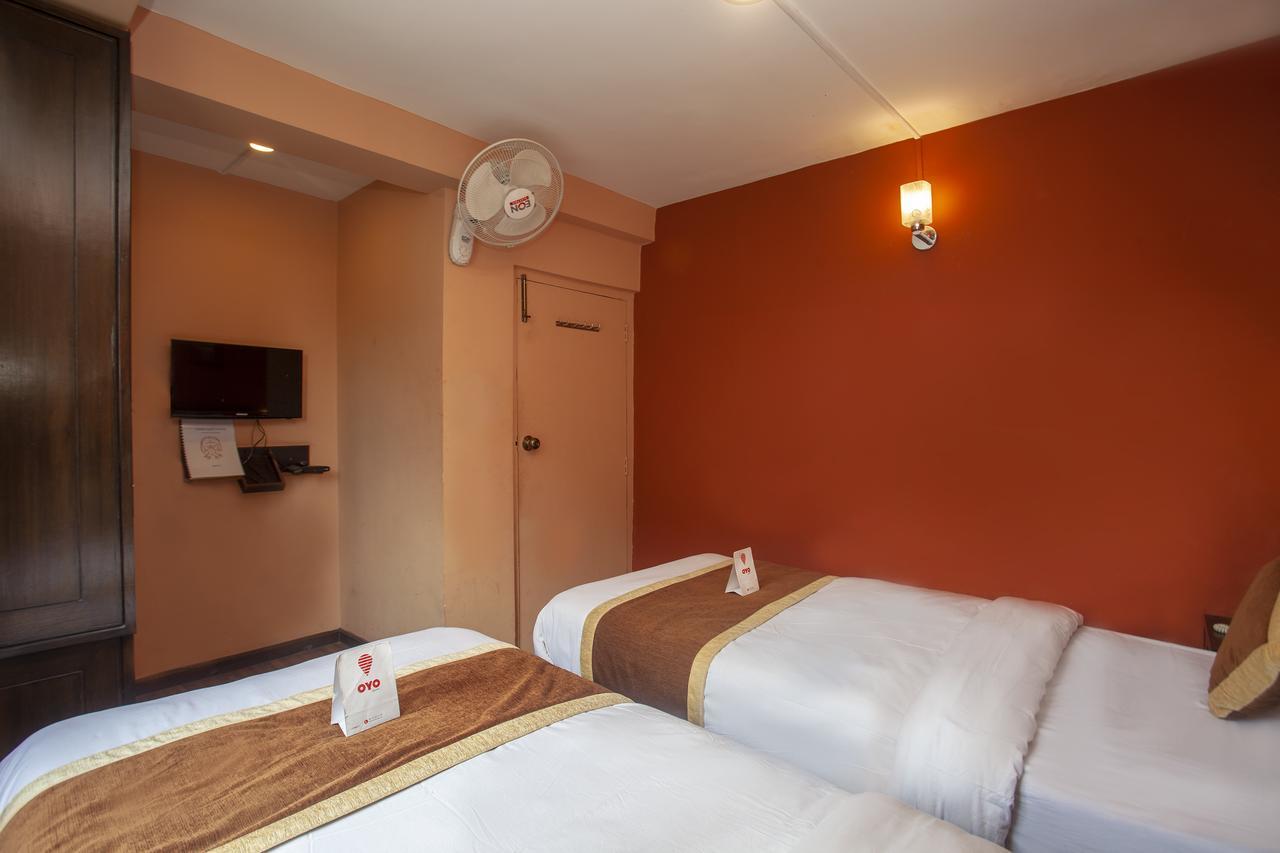 Divine Guest House Kathmandu Buitenkant foto