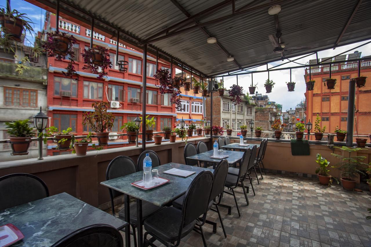 Divine Guest House Kathmandu Buitenkant foto
