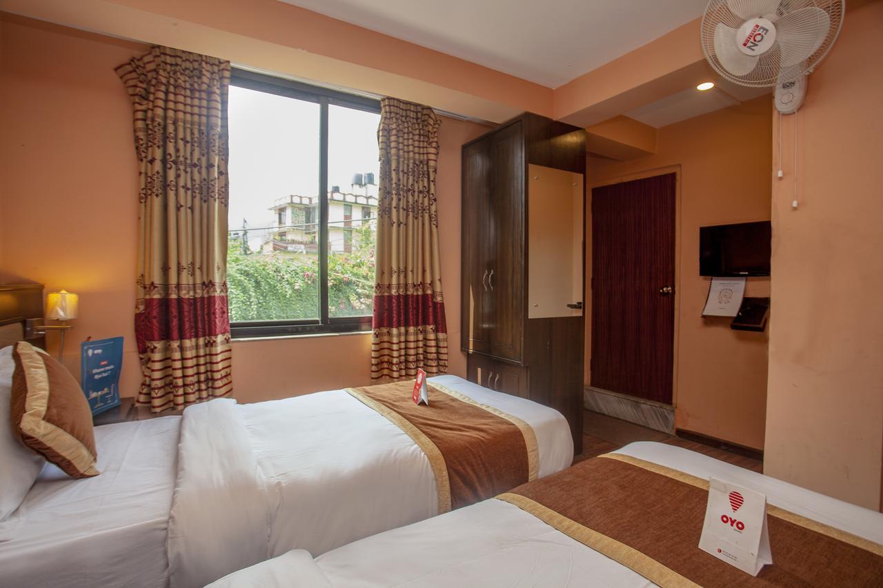 Divine Guest House Kathmandu Buitenkant foto