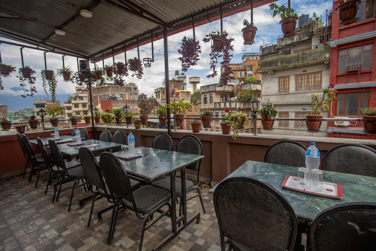 Divine Guest House Kathmandu Buitenkant foto